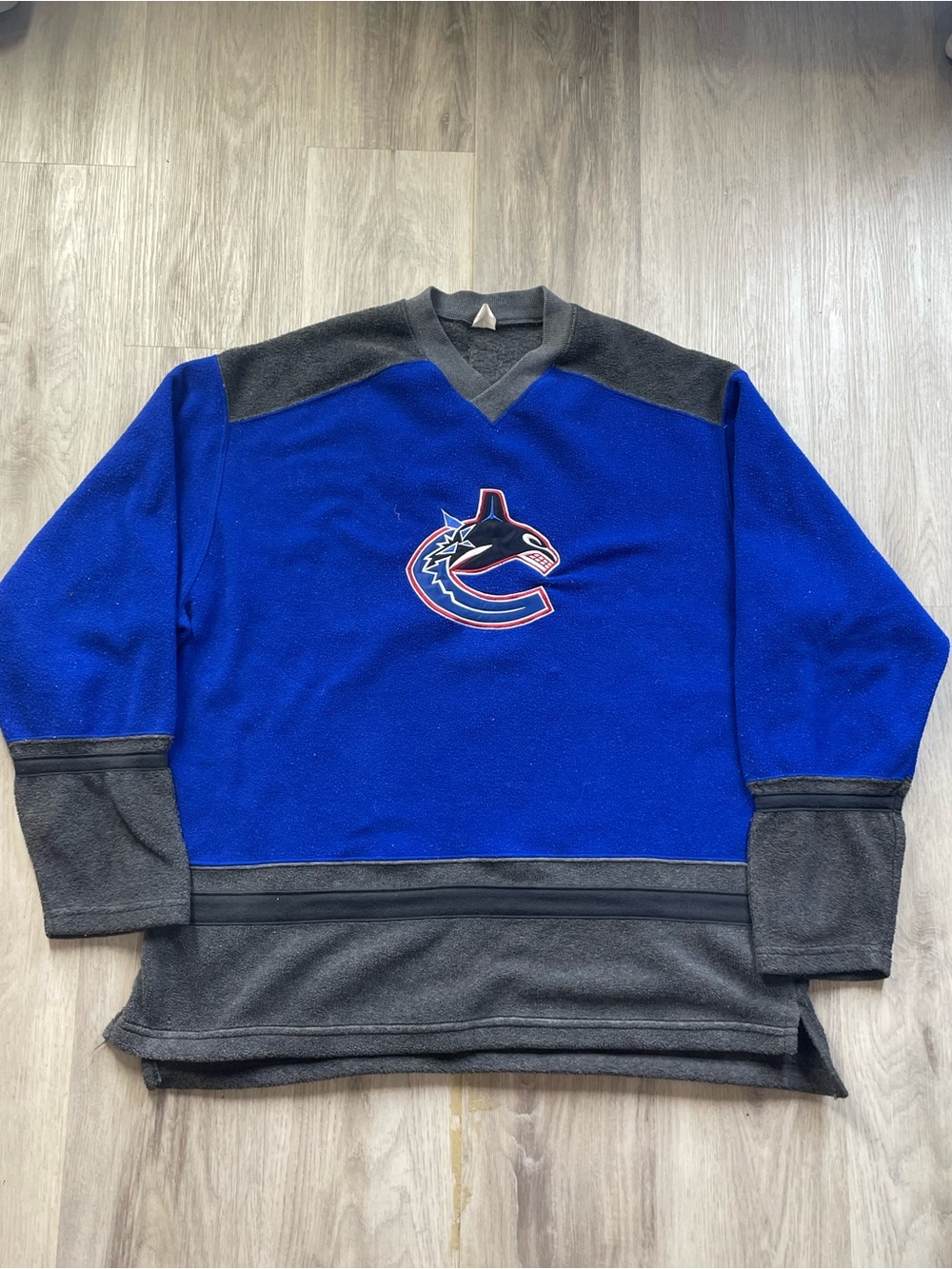 Vintage 90’s Vancouver Canucks Fleece Jo